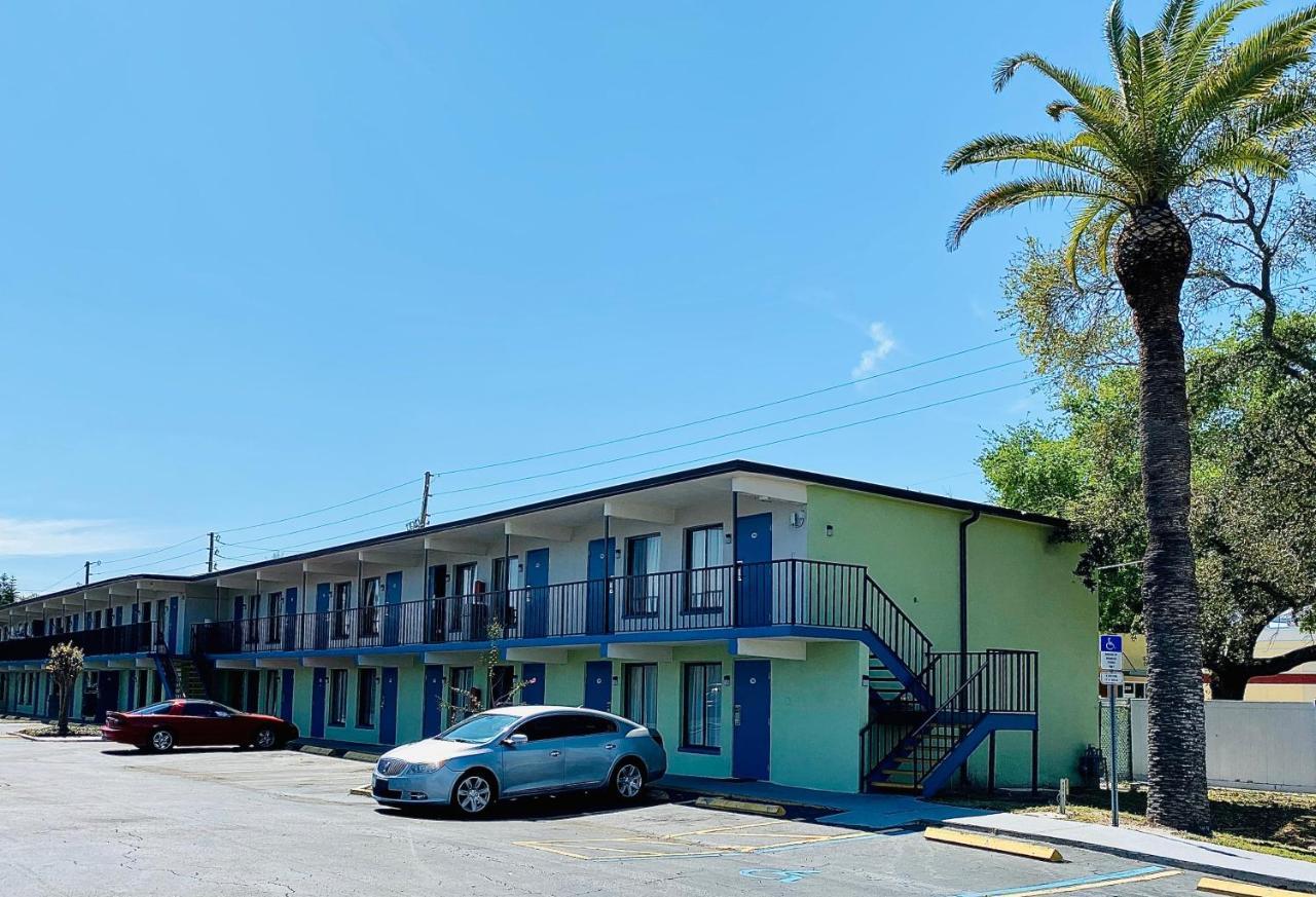Gulf Way Inn Клиъруотър Екстериор снимка
